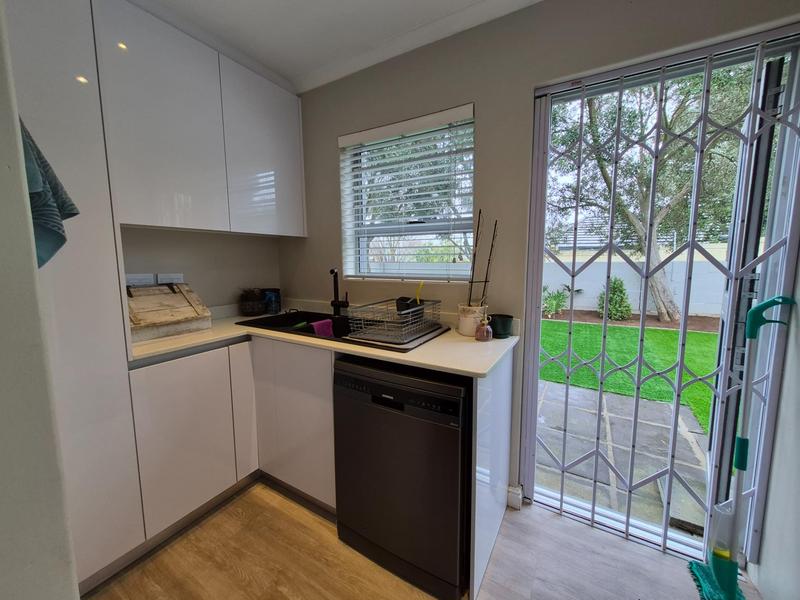 To Let 4 Bedroom Property for Rent in Oude Westhof Western Cape